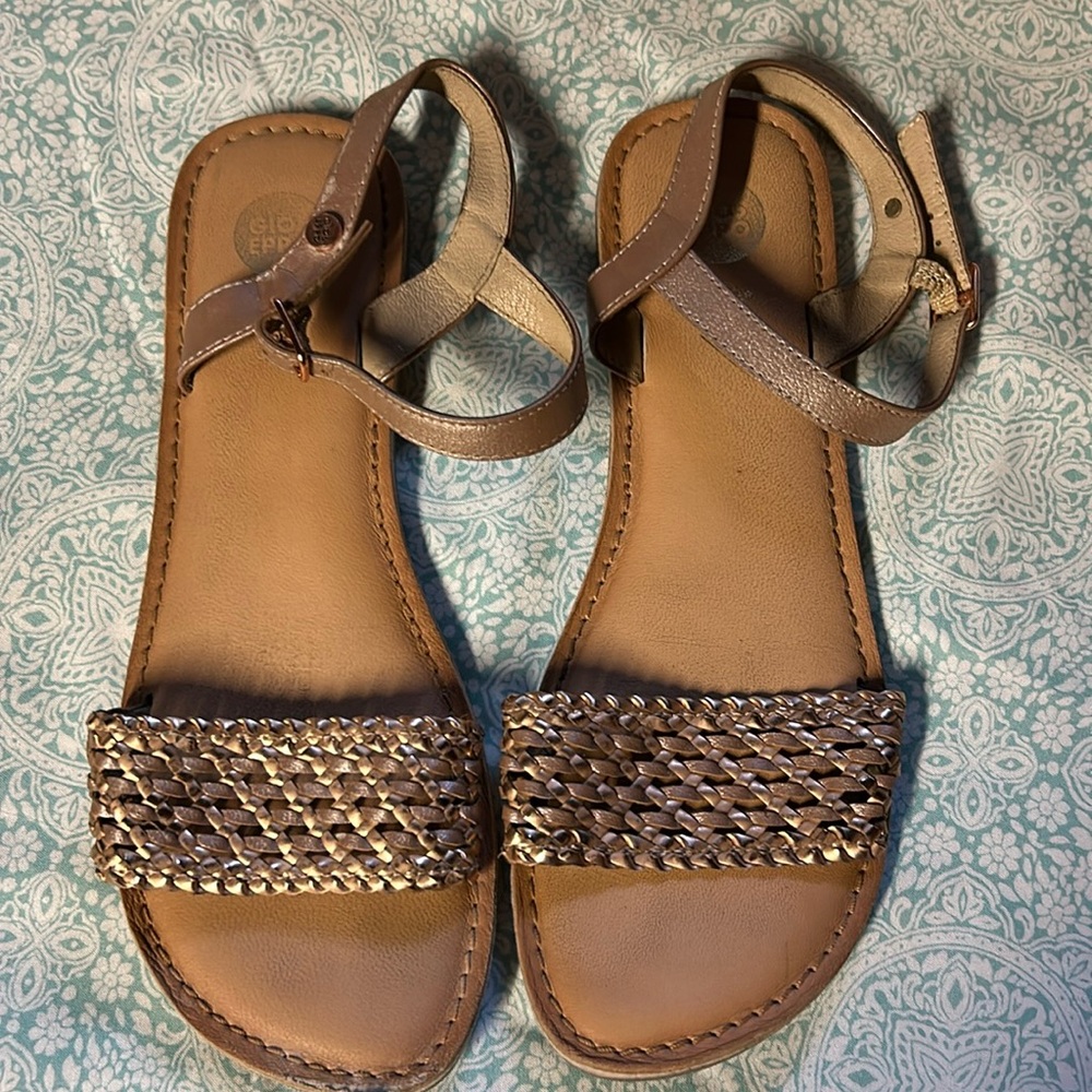Gios Eppo Summer Basket Weave Leather Sandals - Golden - Size 9